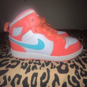 Air Jordan 1 Mid Coral and Seafoam Size 13